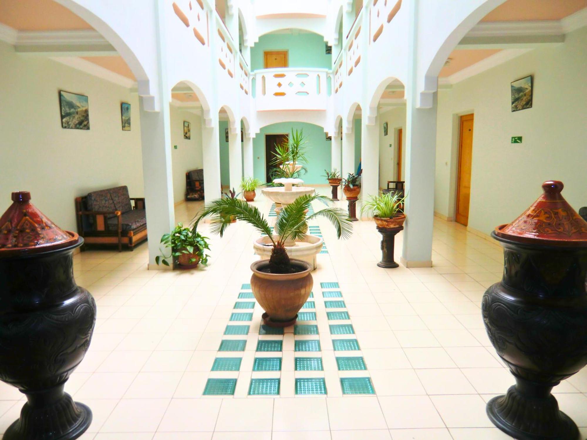 Hotel Aladarissa Ait Taksimt Bagian luar foto